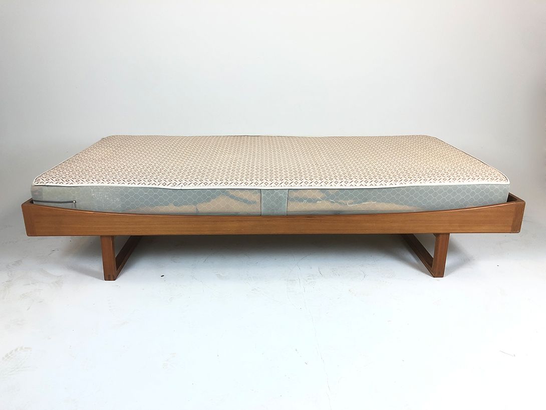 Foto Teak Framed Bed with Mattress L205 Denmark 1960