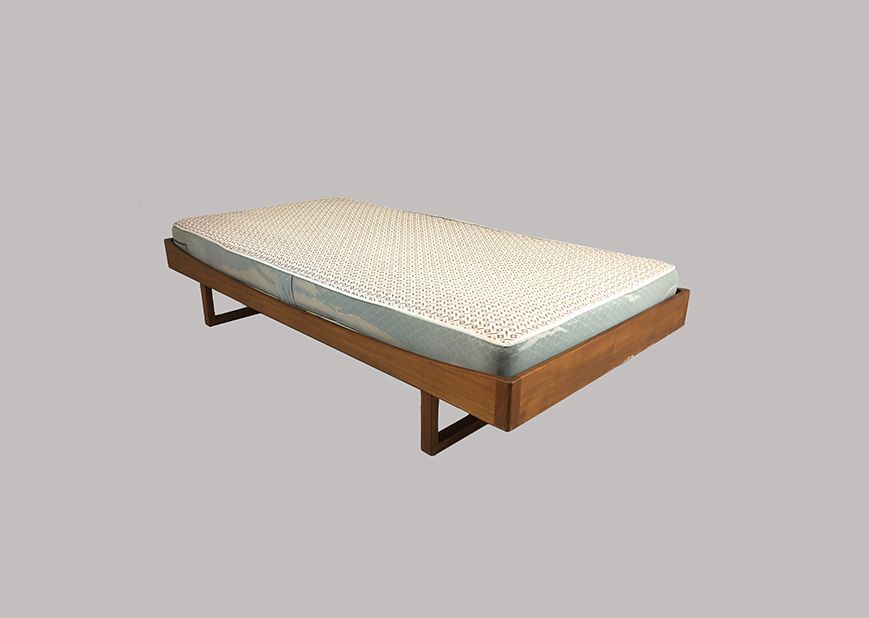 Foto Teak Framed Bed with Mattress L205 Denmark 1960