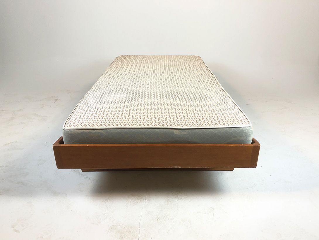 Foto Teak Framed Bed with Mattress L205 Denmark 1960