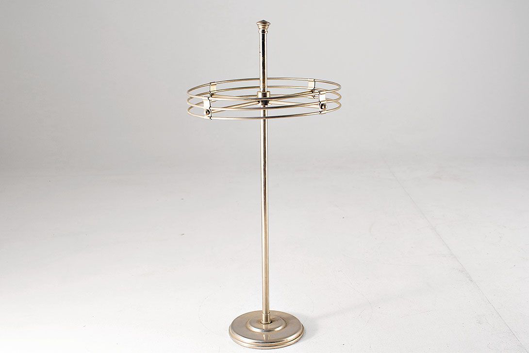 Foto Round Chrome Display for Ties 1924