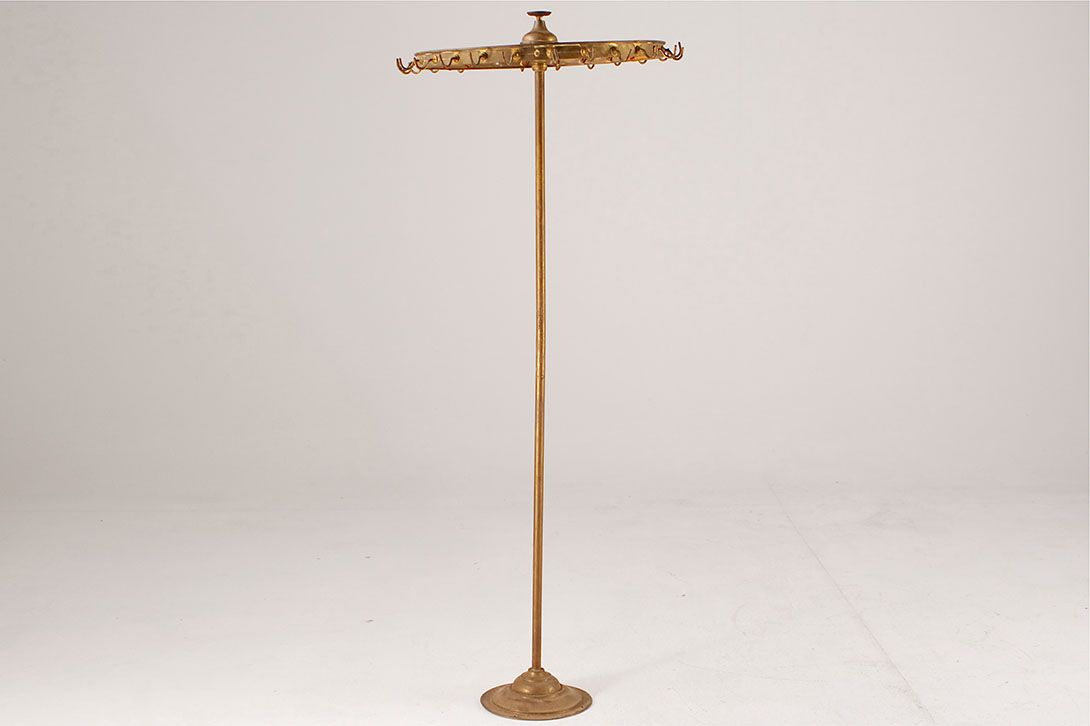 Foto Brass Display for Scarves 1925