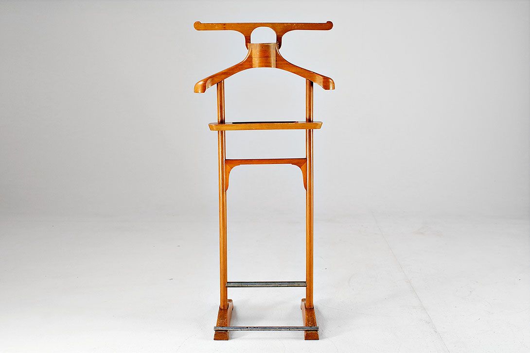 Foto Wooden Antique Clothes Valet