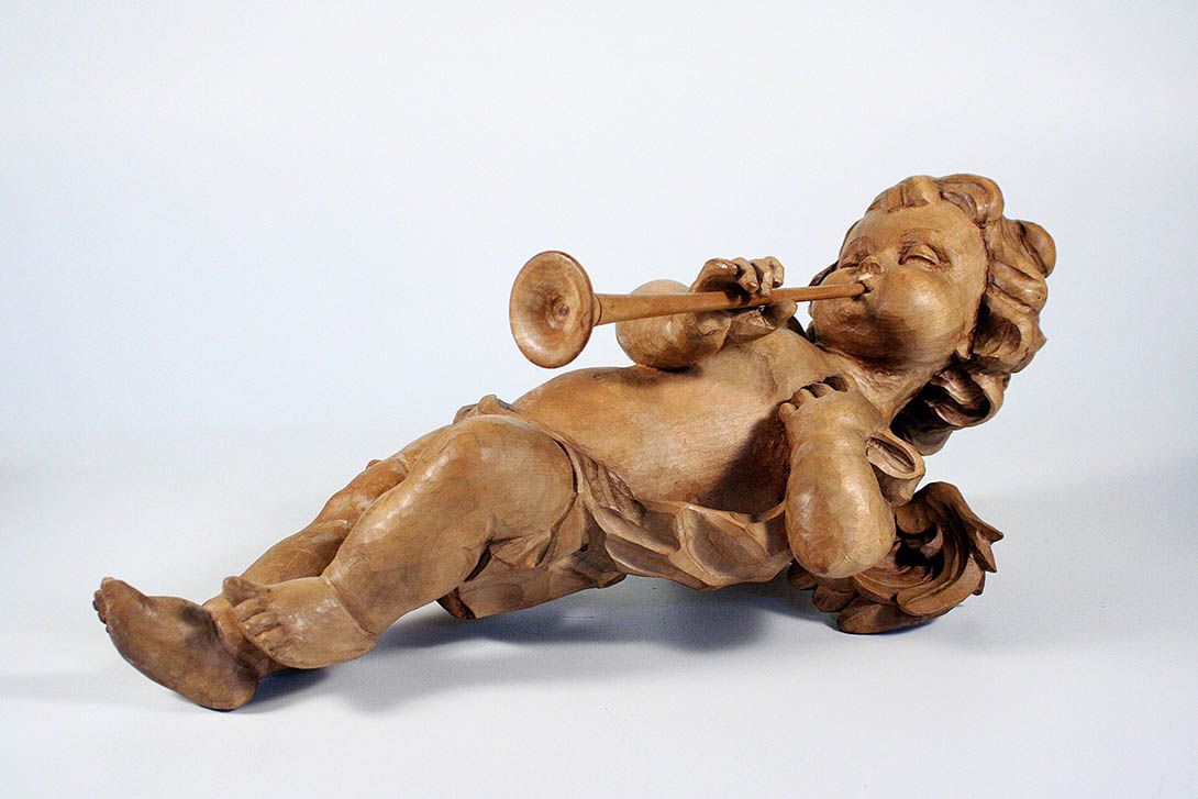 Foto Wooden Cherub with Trumpet Wall Decoration Hand Carved