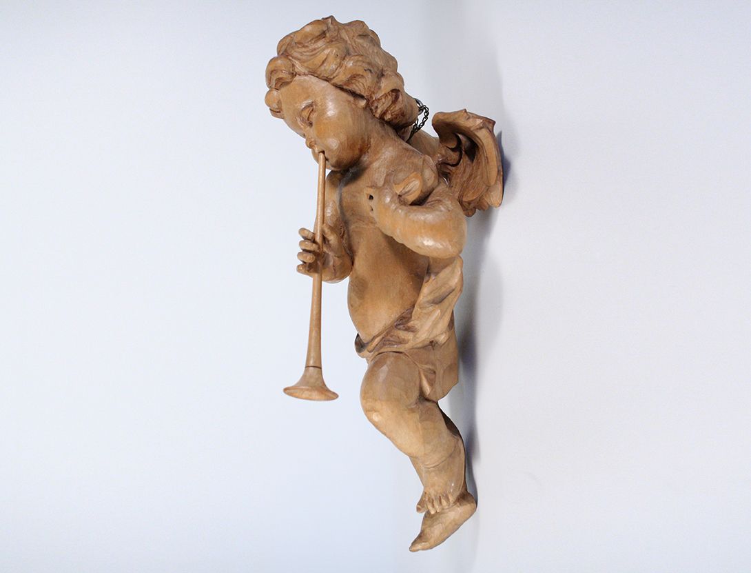 Foto Wooden Cherub with Trumpet Wall Decoration Hand Carved