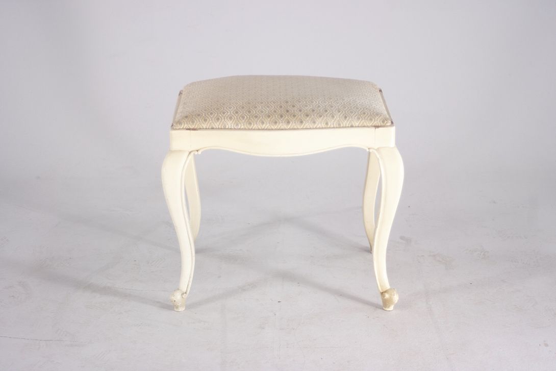 Foto White Stool with Cushion
