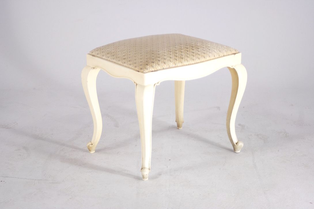 Foto White Stool with Cushion