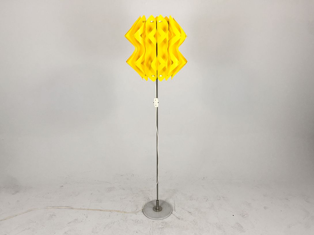 Foto Bright Yellow Floorlamp h180