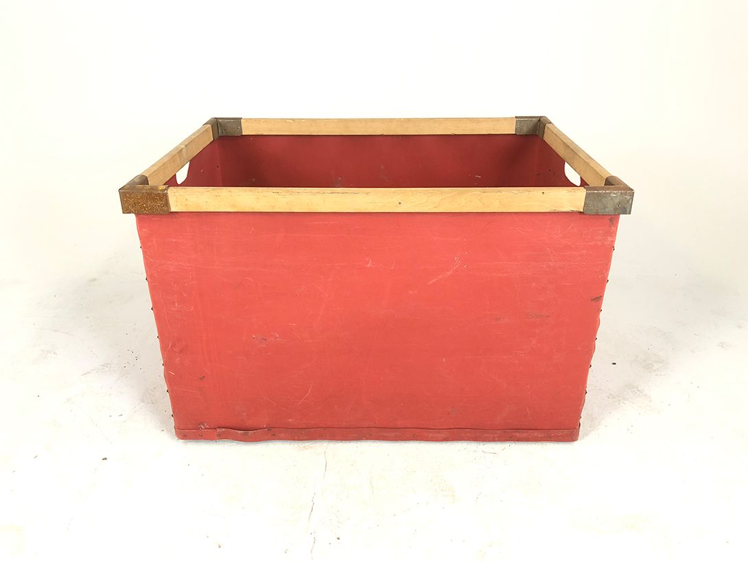 Foto Red Wooden Basket