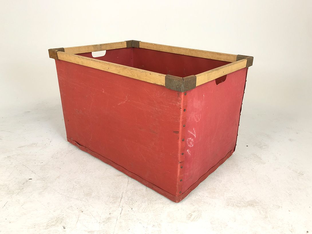 Foto Red Wooden Basket