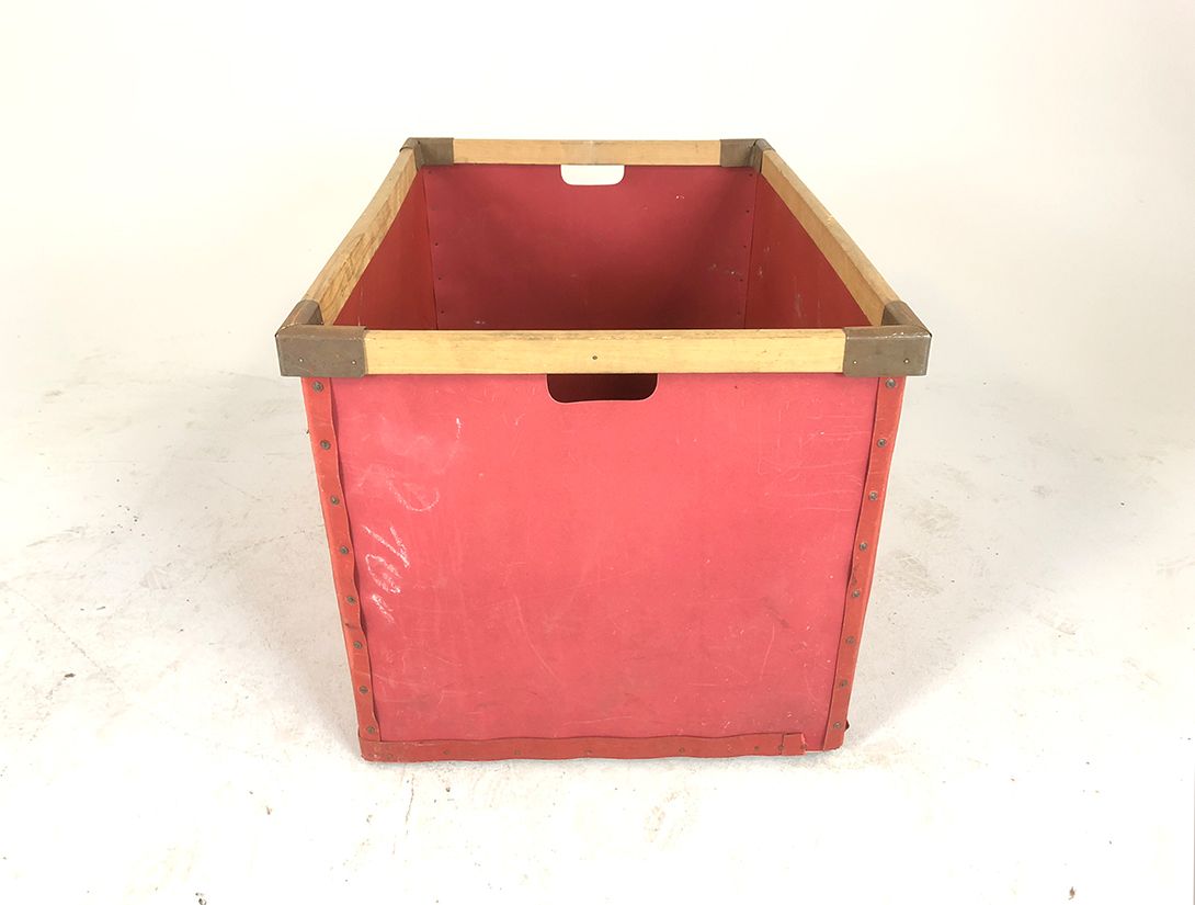 Foto Red Wooden Basket