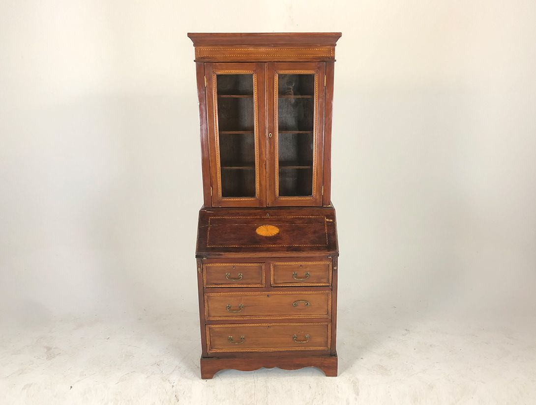 Foto Wooden Credenza Cupboard