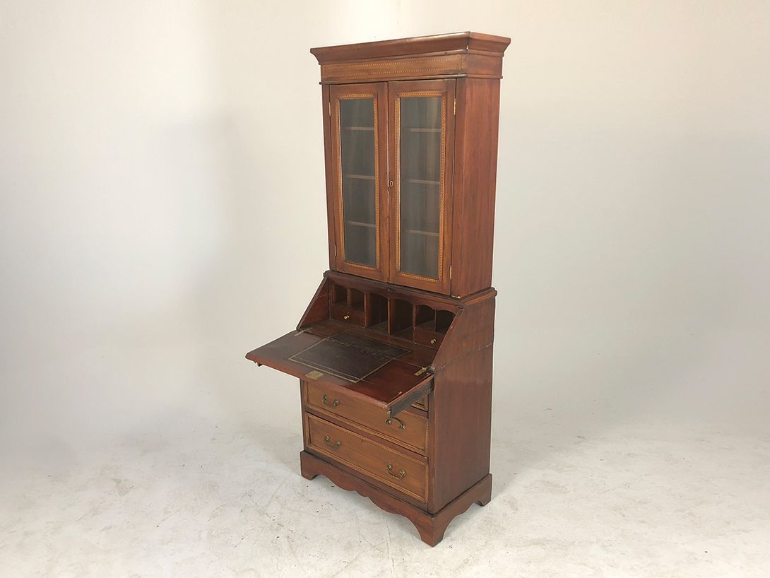 Foto Wooden Credenza Cupboard