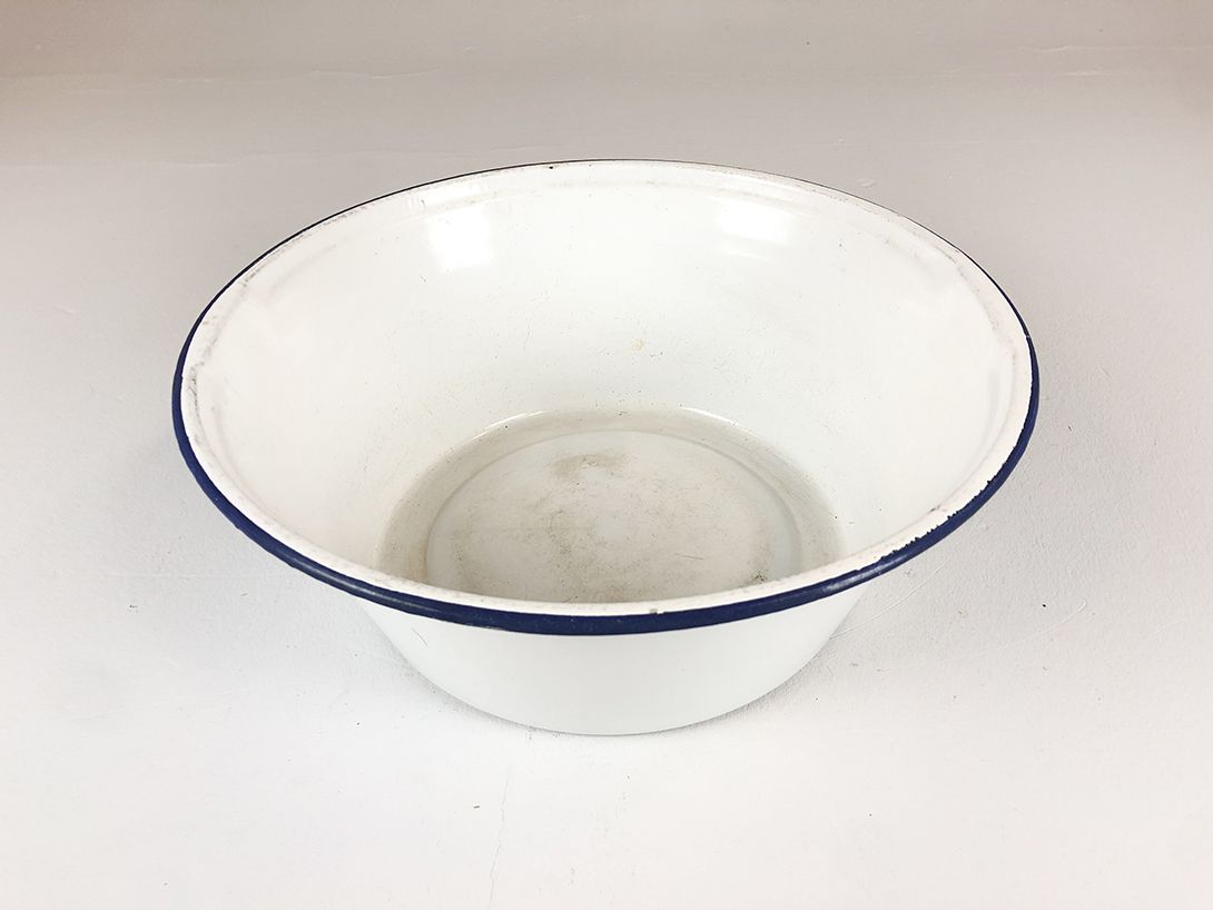 Foto Large Enamel Bowl DDR