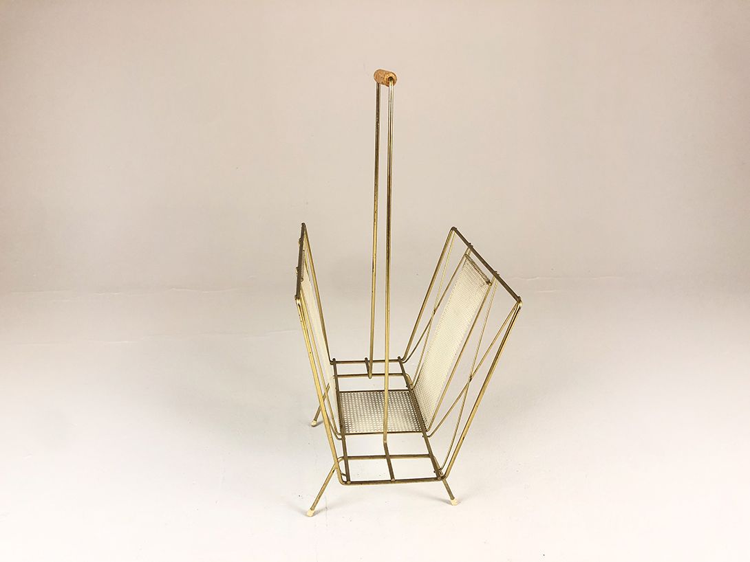 Foto Brass Newspaper Rack with Handle