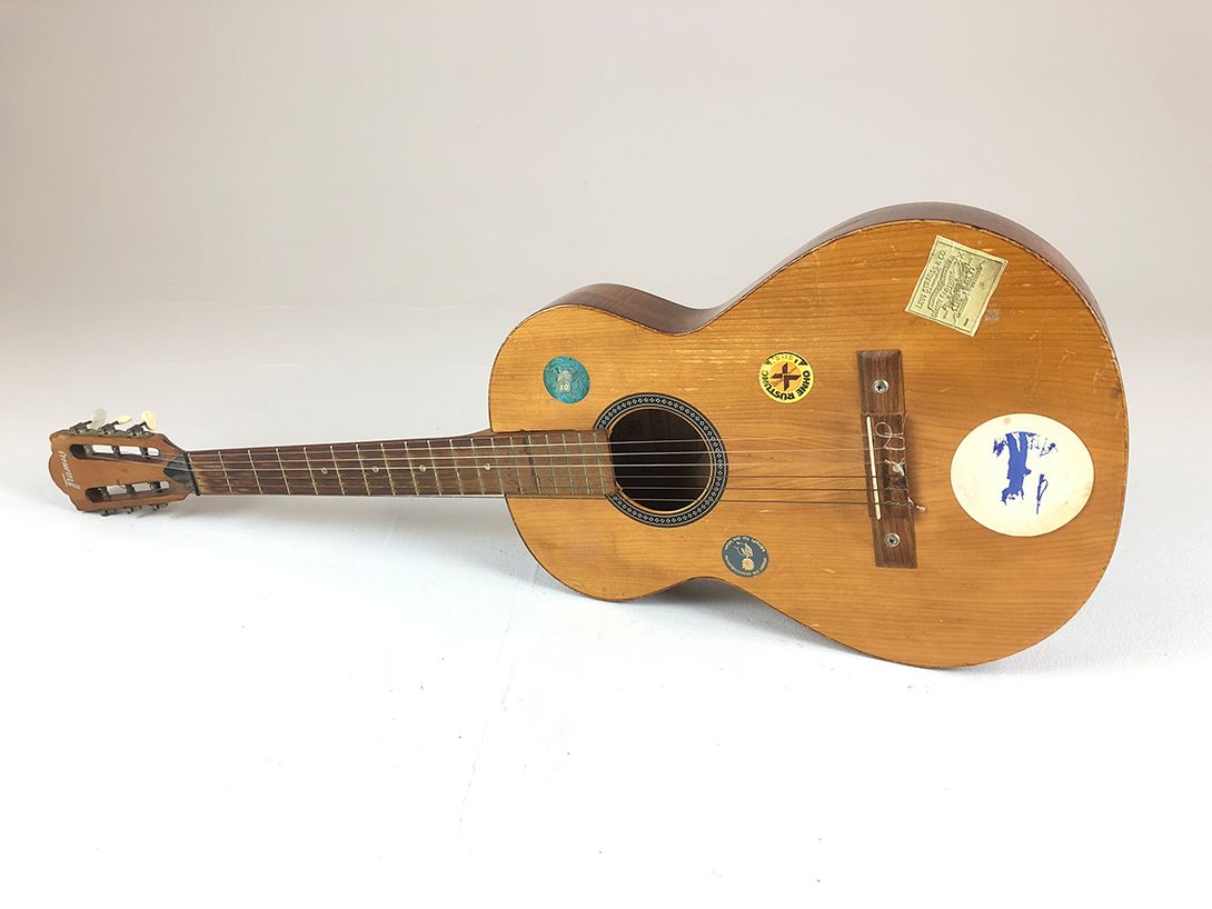 Foto Framus Guitar with Stickers and Case, Bavaria