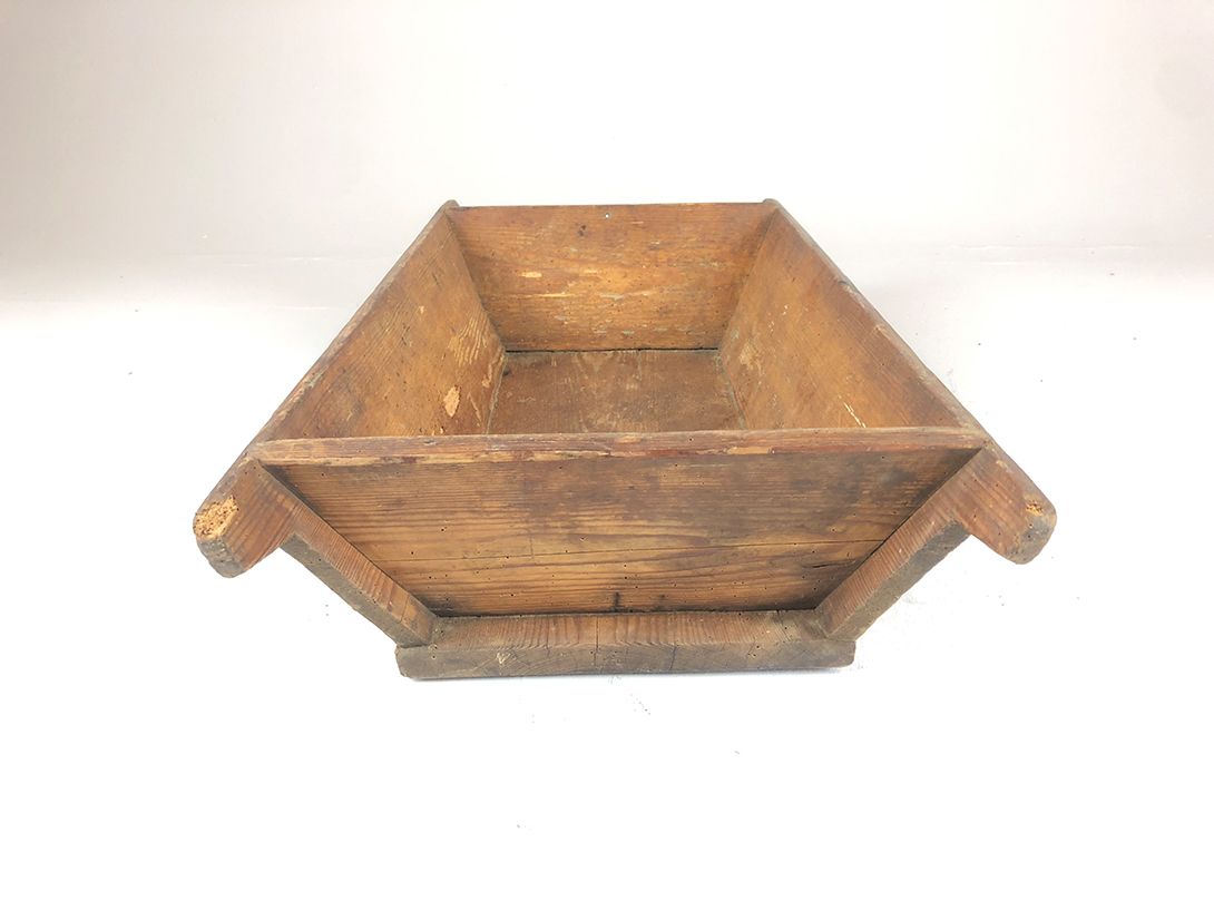 Foto Wooden Feeding Trough