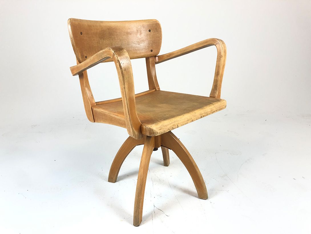Foto Wide Wooden Armchair