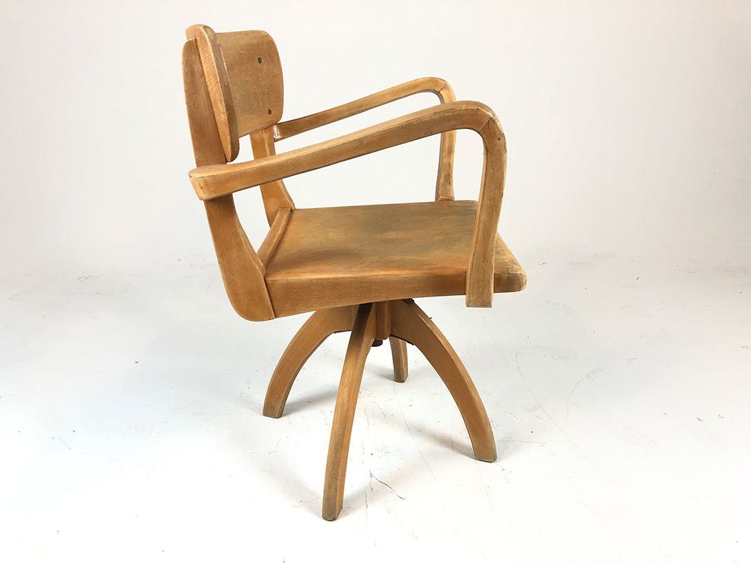 Foto Wide Wooden Armchair