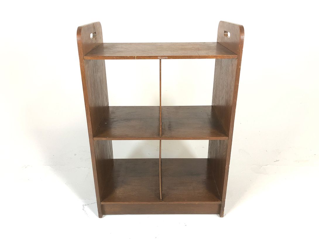 Foto Small Wooden Shelf with Handles