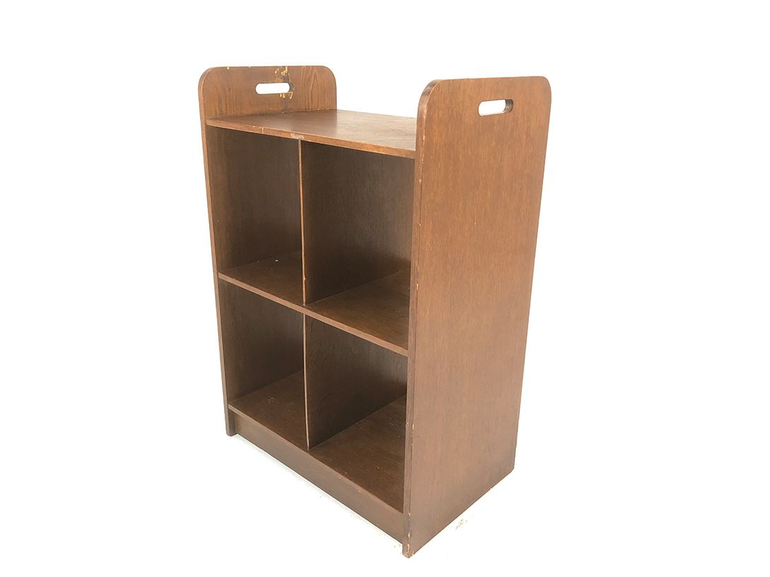 Foto Small Wooden Shelf with Handles