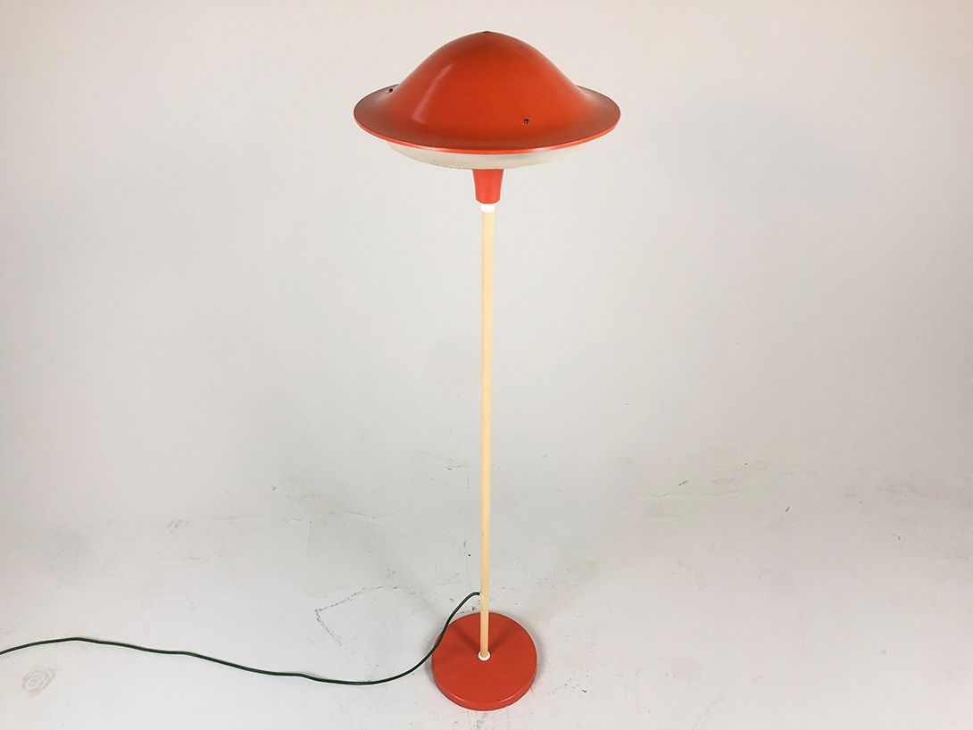 Foto Red Metal Floor Lamp h155 C1+