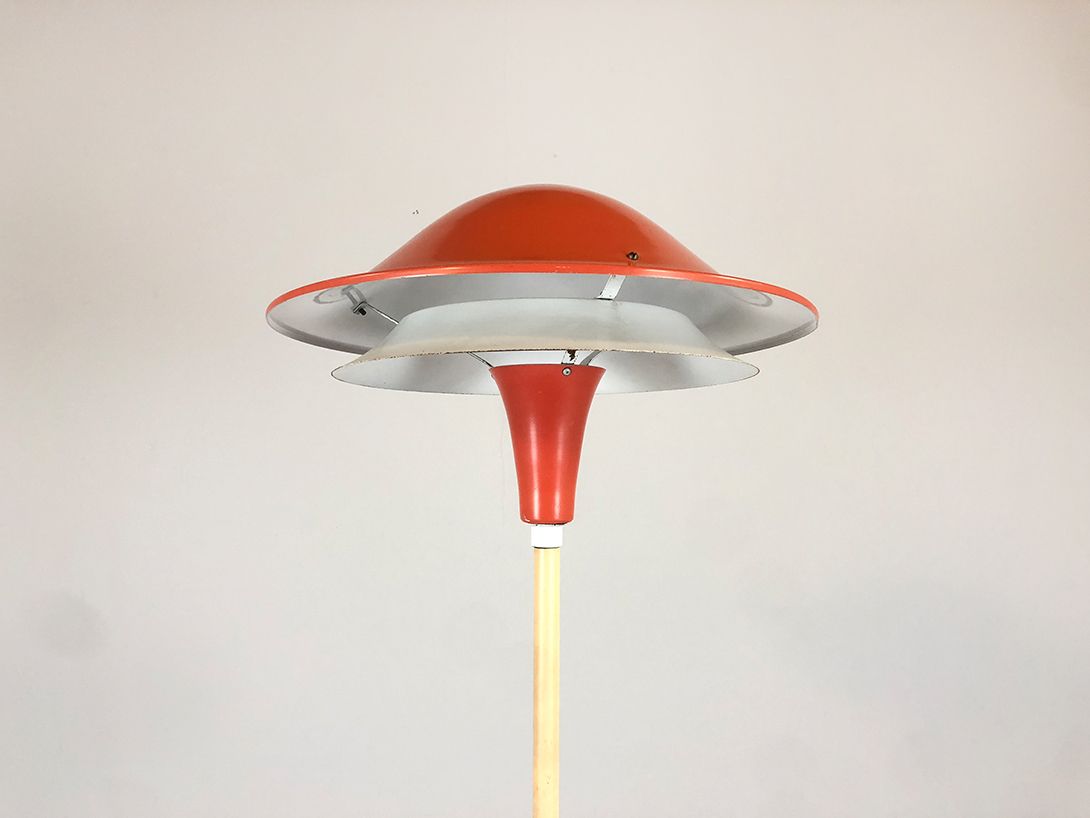 Foto Red Metal Floor Lamp h155 C1+