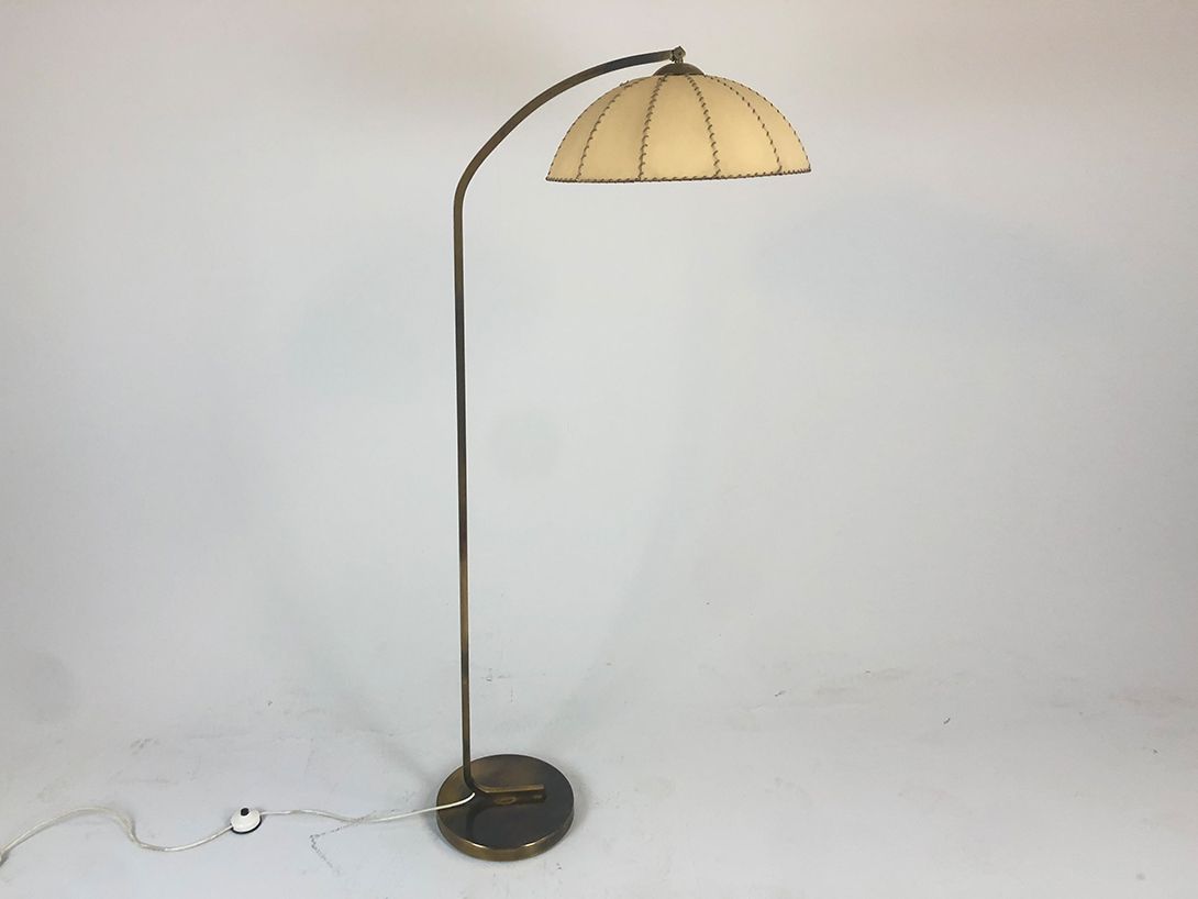 Foto Bent Floor Lamp with Beige Shade h157 F2