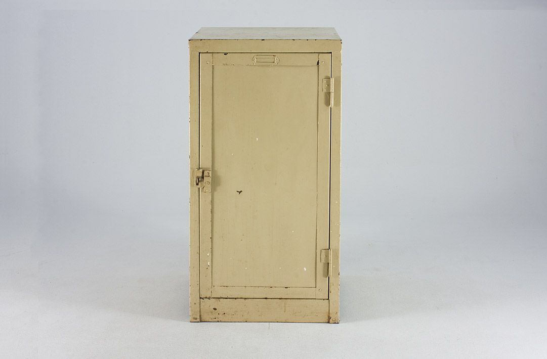 Foto Beige Metal Cabinet