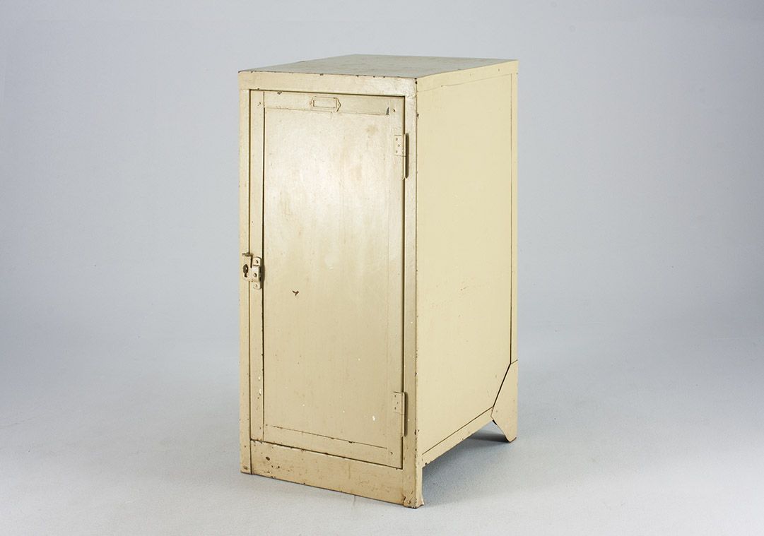 Foto Beige Metal Cabinet