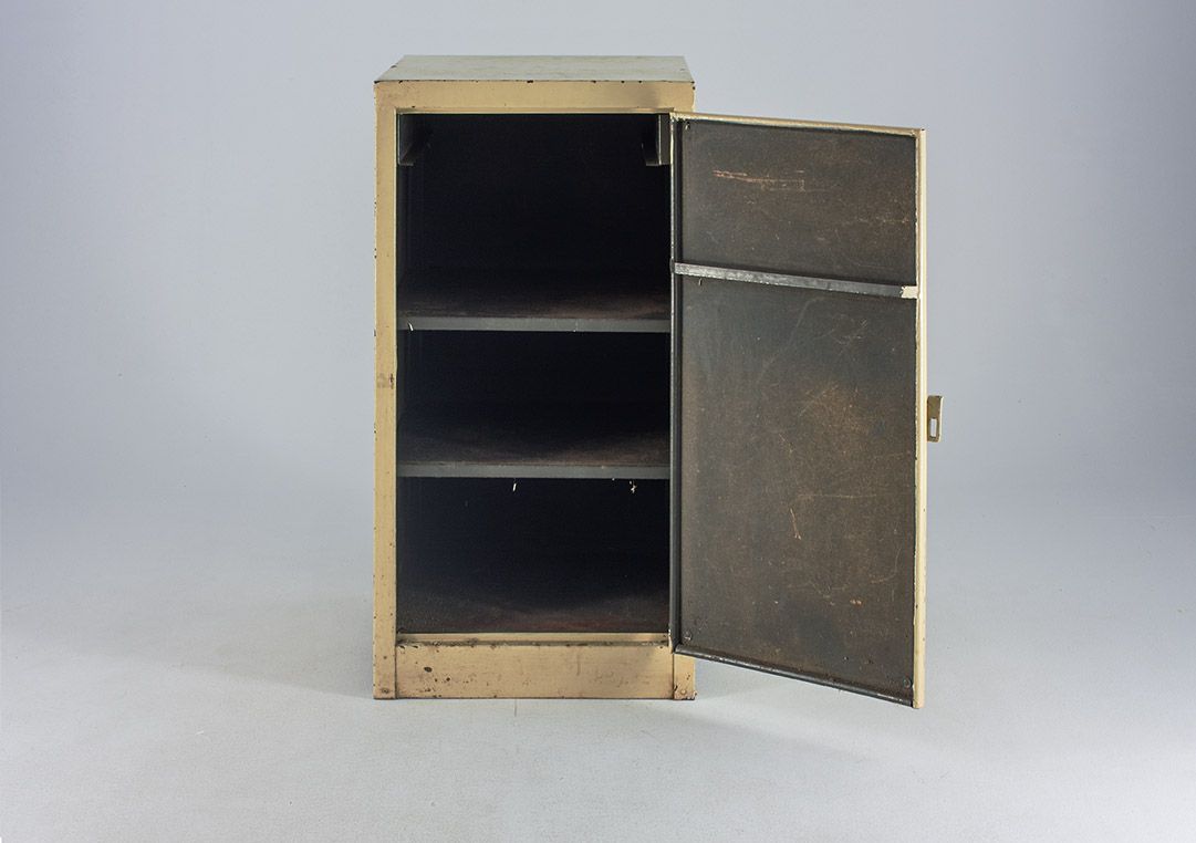 Foto Beige Metal Cabinet