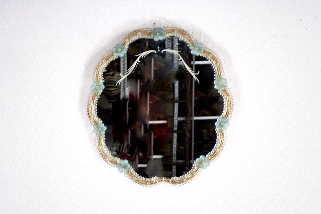 Foto Mirror with Flowered Frame