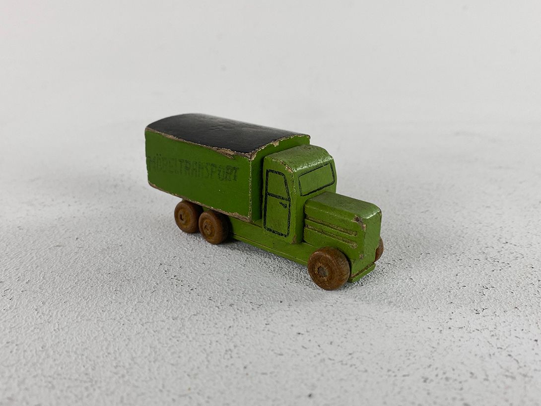 Foto Mini Wooden Toy Furniture Dolly