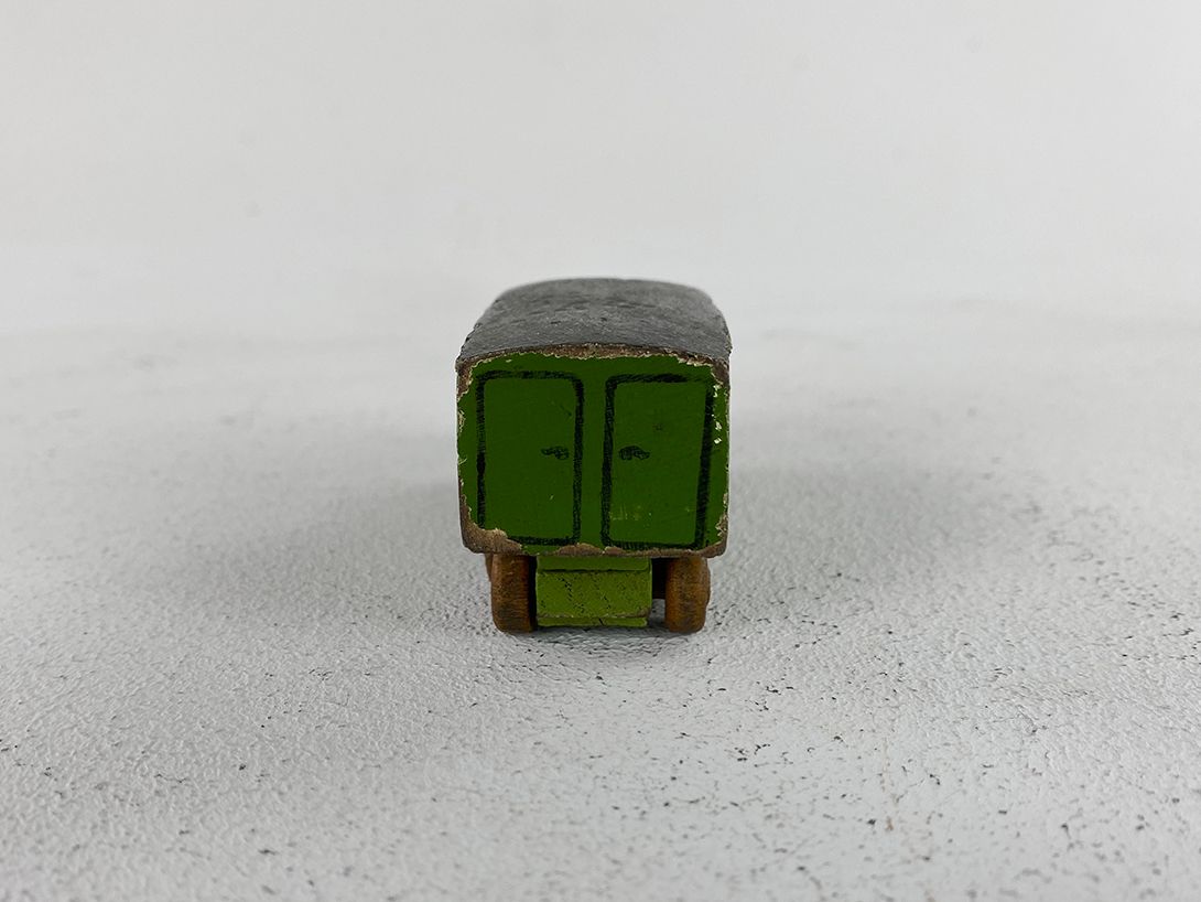 Foto Mini Wooden Toy Furniture Dolly