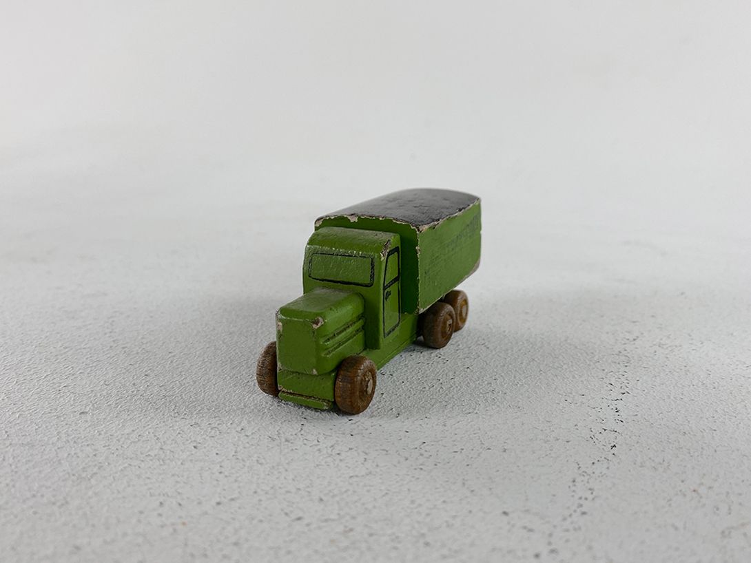 Foto Mini Wooden Toy Furniture Dolly