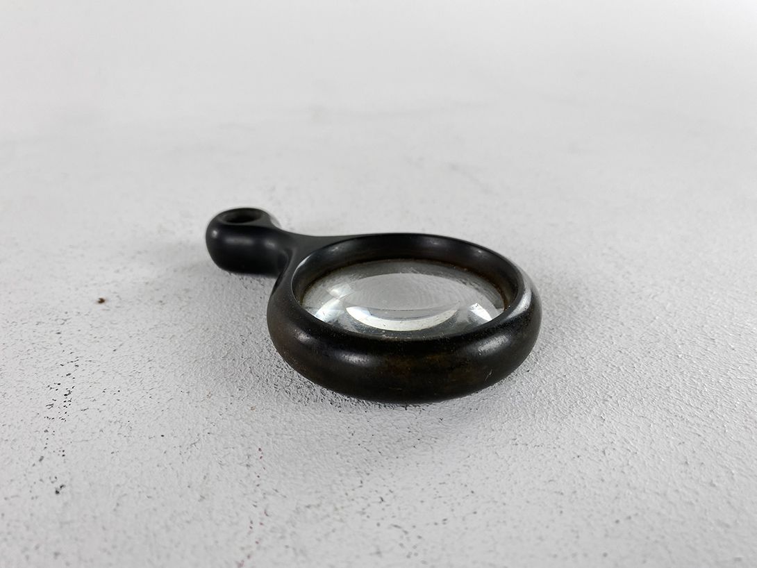 Foto Little Wooden Magnifying Glass