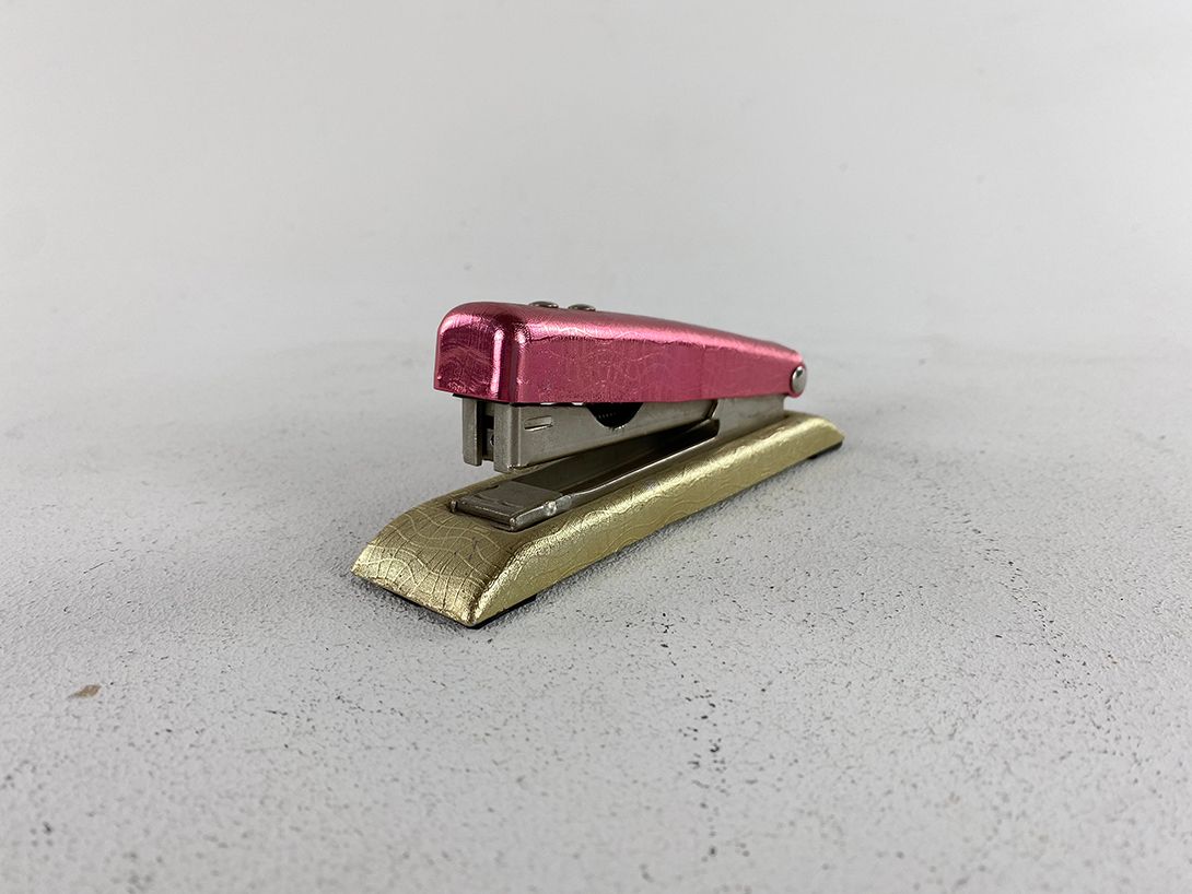 Foto Pink and Golden Glittering Stapler