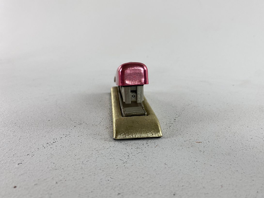 Foto Pink and Golden Glittering Stapler
