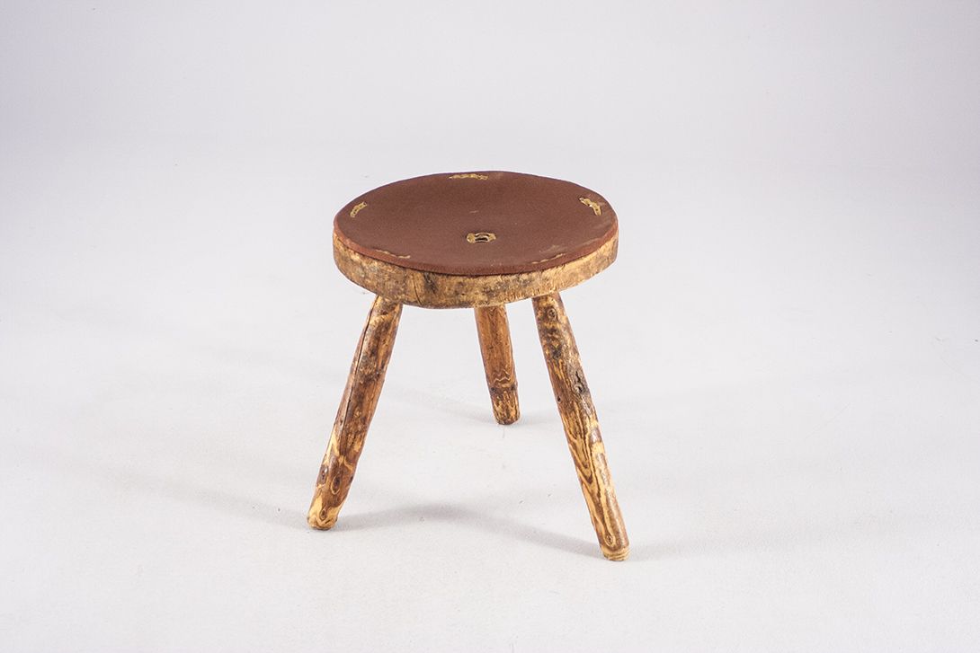 Foto Small Wooden Stool with Suede Top