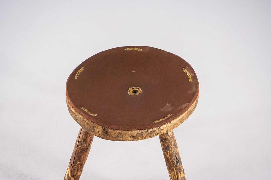 Foto Small Wooden Stool with Suede Top