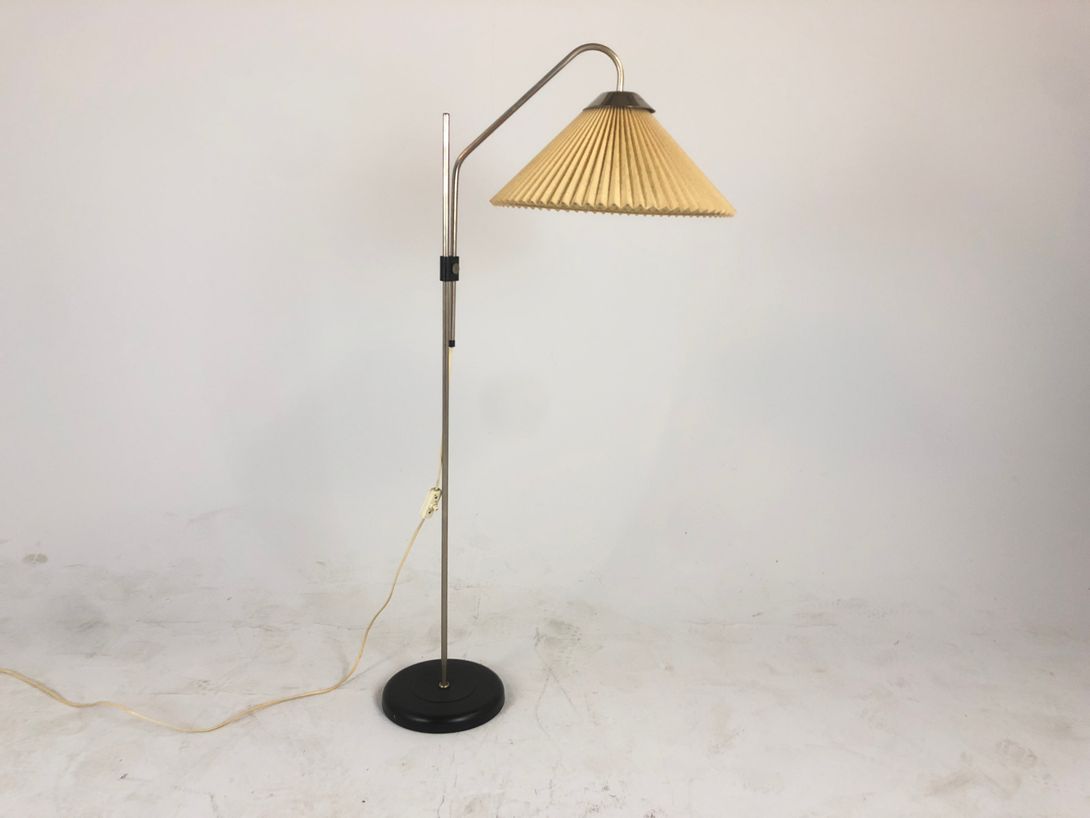 Foto Floor Lamp on Black Foot with Beige Plissee Shade h125