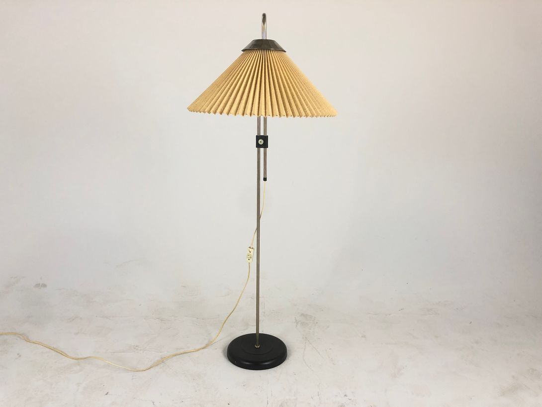 Foto Floor Lamp on Black Foot with Beige Plissee Shade h125