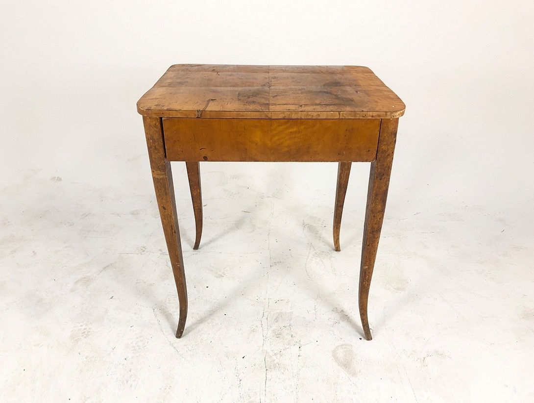 Foto Biedermeier Cherry Wooden Table with Drawer h77x68x56