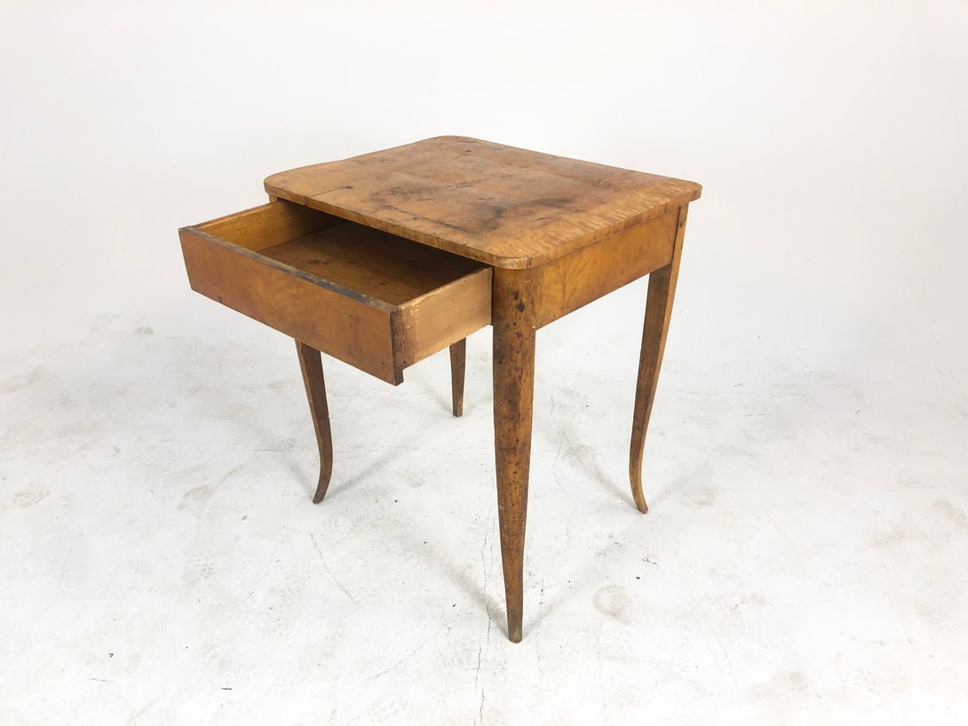 Foto Biedermeier Cherry Wooden Table with Drawer h77x68x56