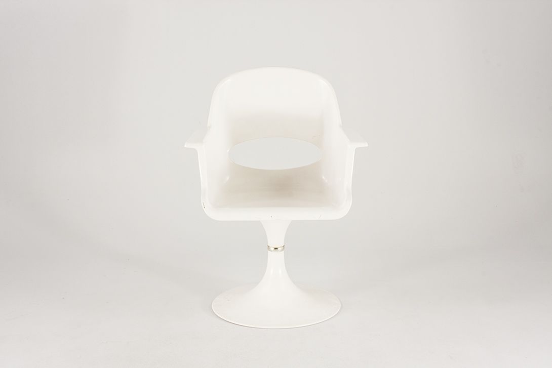 Foto Modern White Chair on Tulip Base