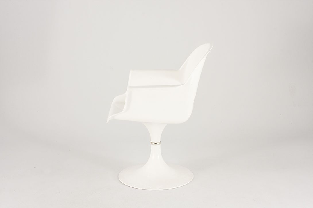 Foto Modern White Chair on Tulip Base