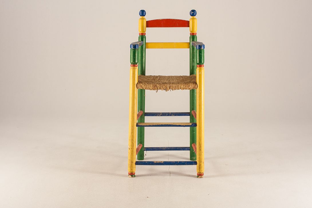 Foto Colorful High Wooden Children&#8217;s Chair
