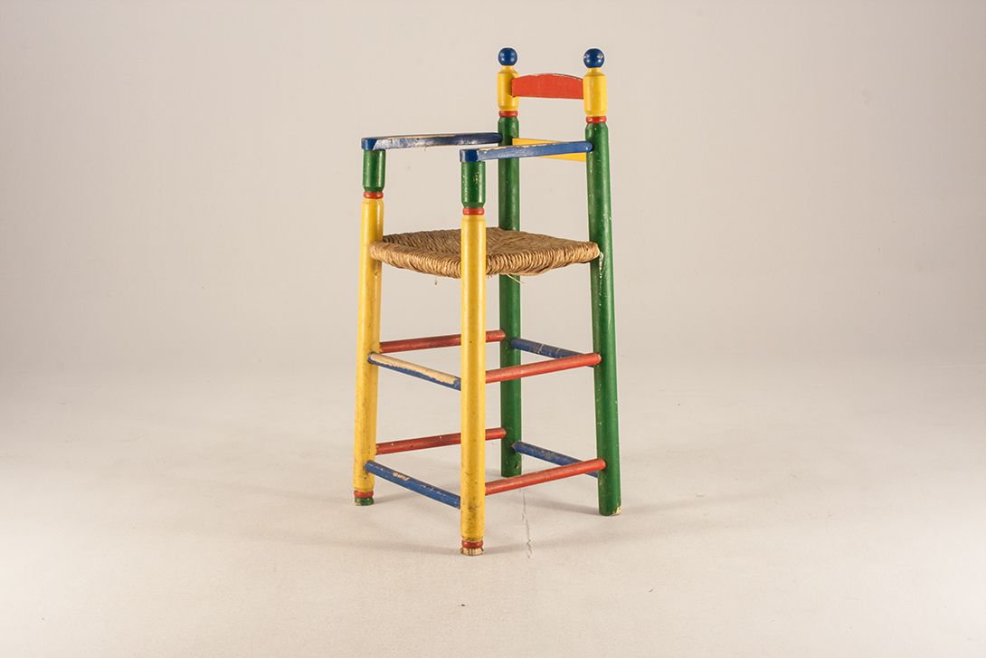 Foto Colorful High Wooden Children&#8217;s Chair