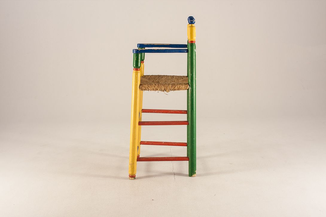 Foto Colorful High Wooden Children&#8217;s Chair