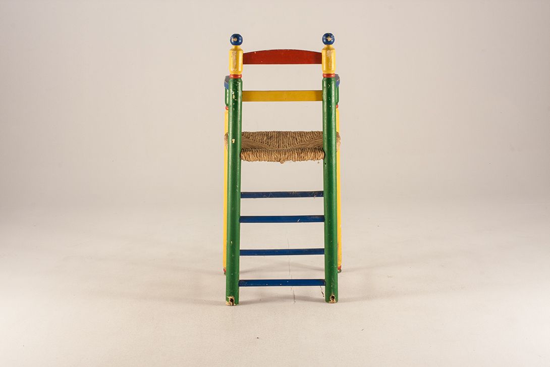 Foto Colorful High Wooden Children&#8217;s Chair