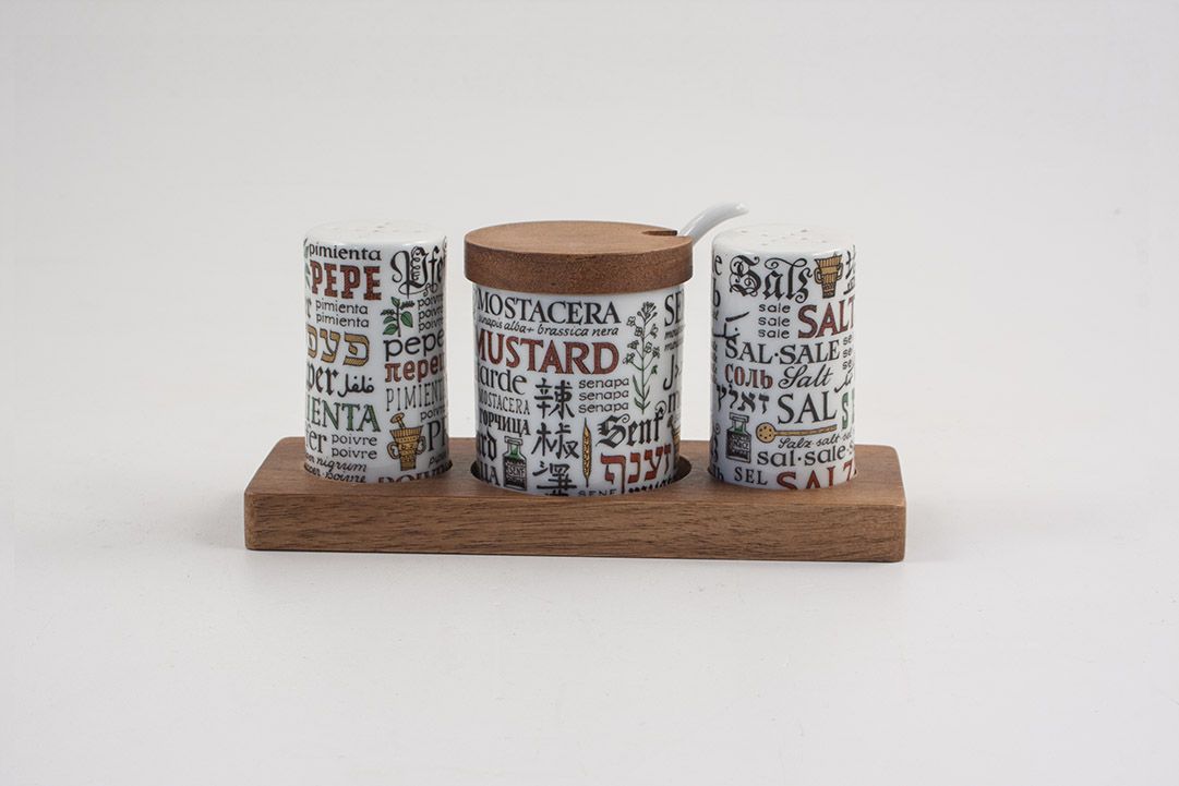 Foto Salt and Pepper Shaker with Mustard Box